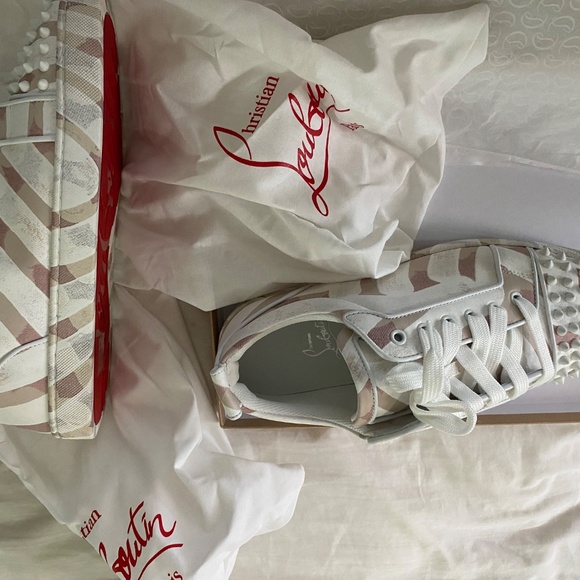 Christian Louboutin - Picture 6 of 8